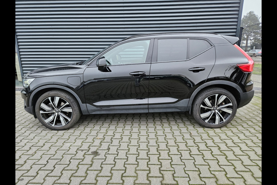 Volvo XC40 T4 Recharge R-Design Plug In Hybrid 211pk PHEV | Trekhaak af Fabriek | Alcantara Sportstoelen | Keyless | Apple Carplay | 20 "L.M | Camera | Navi | Stuur & Stoelverwarming |