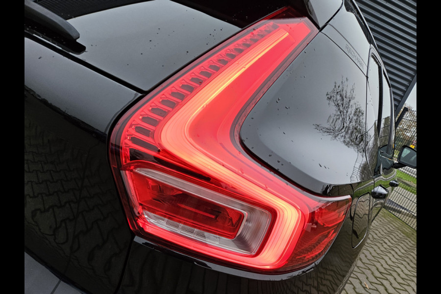 Volvo XC40 T4 Recharge R-Design Plug In Hybrid 211pk PHEV | Trekhaak af Fabriek | Alcantara Sportstoelen | Keyless | Apple Carplay | 20 "L.M | Camera | Navi | Stuur & Stoelverwarming |