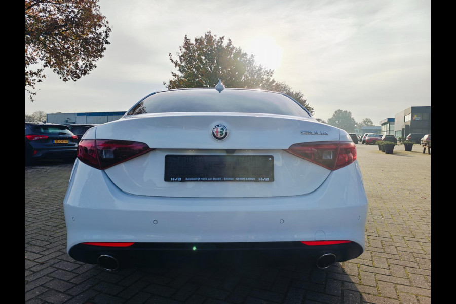 Alfa Romeo Giulia 2.0T Super