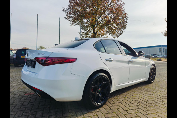 Alfa Romeo Giulia 2.0T Super