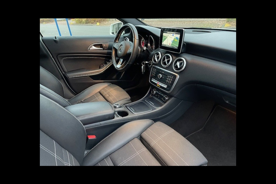 Mercedes-Benz A-Klasse 180 Ambition Automaat 104.000km Airco,Cruisecontrol,Navigatie