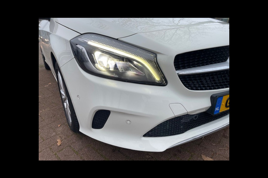 Mercedes-Benz A-Klasse 180 Ambition Automaat 104.000km Airco,Cruisecontrol,Navigatie