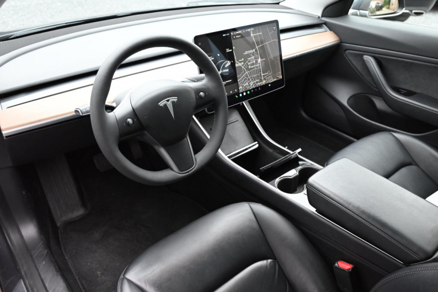 Tesla Model 3 Standard RWD Plus 60 kWh Autopilot Trekhaak DAB Auto Airco