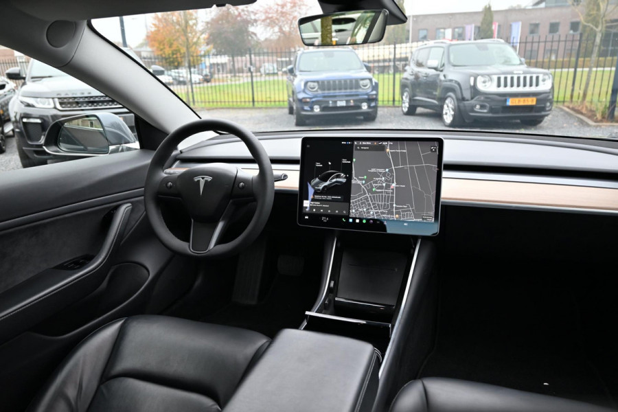 Tesla Model 3 Standard RWD Plus 60 kWh Autopilot Trekhaak DAB Auto Airco