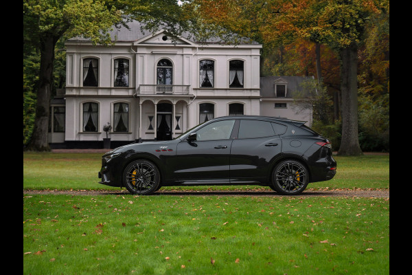 Maserati Levante 3.8 V8 Trofeo 580pk | Luchtvering | Veel carbon | Bowers & Wilkins | Panoramadak