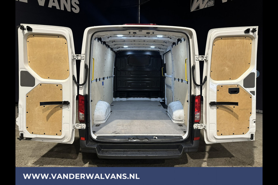 Volkswagen Crafter 2.0 TDI 141pk L3H2 L2H1 Euro6 Airco | 3000kg trekvermogen Bluetooth telefoonvoorbereiding