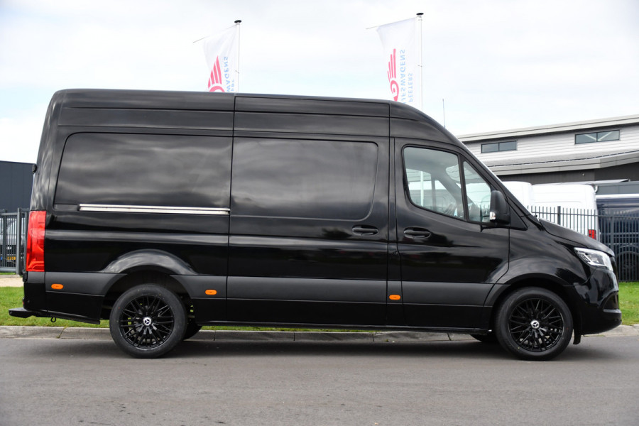 Mercedes-Benz Sprinter 317 1.9 CDI L2H2 RWD Black Edition Camera, LED, Carplay, 2 x Schuifdeur, Stoelverwarming, Automaat, 170PK, Trekhaak, Multimedia, UNIEK!