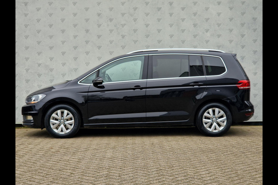 Volkswagen Touran 1.2 TSI Highline | 7 Persoons | Camera | Clima | Navi | PDC | Pano | Trekhaak | DAB |