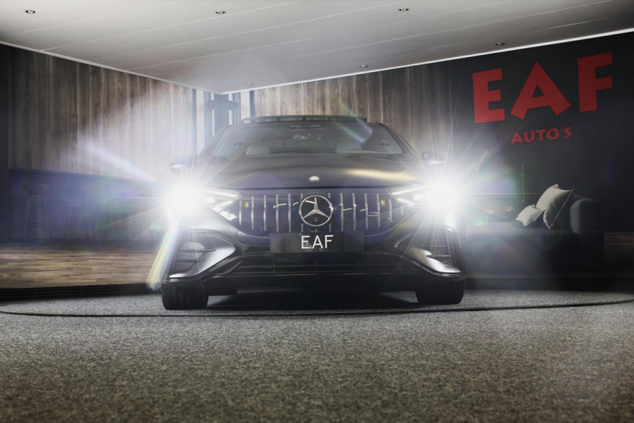 Mercedes-Benz EQE AMG 43 4MATIC 91 kWh / HYPERSCREEN / Acc / Lane Assist / Head Up / Dode Hoek / Leder / Pano / Sfeerverlichting