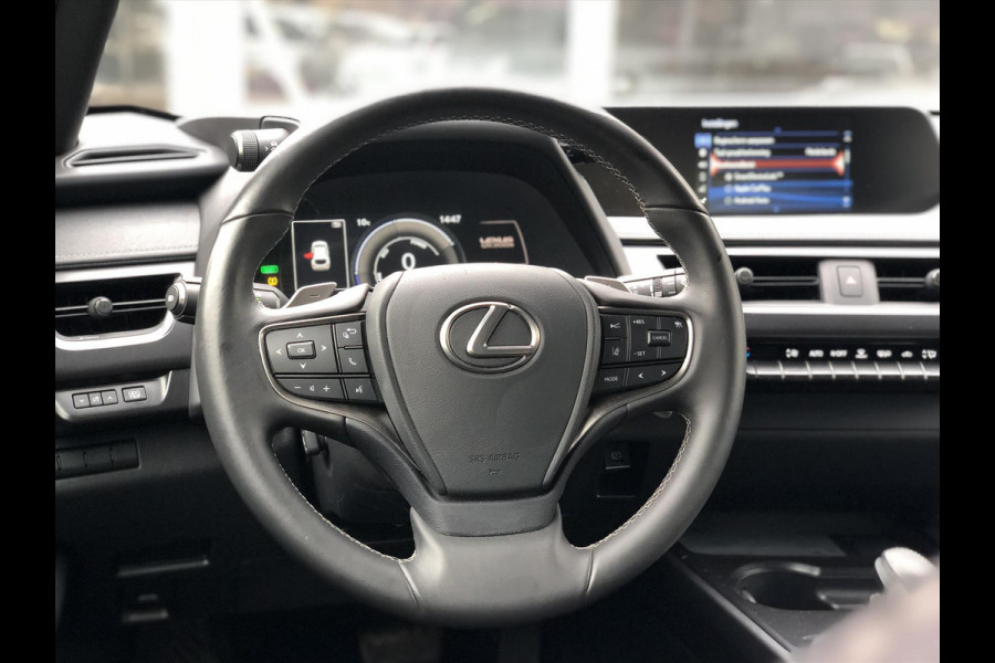 Lexus UX 300e 204pk Business | LED, 17 inch, Apple CarPlay/Android Auto, Parkeercamera, Elektrisch bedienbare stoel, BTW Auto