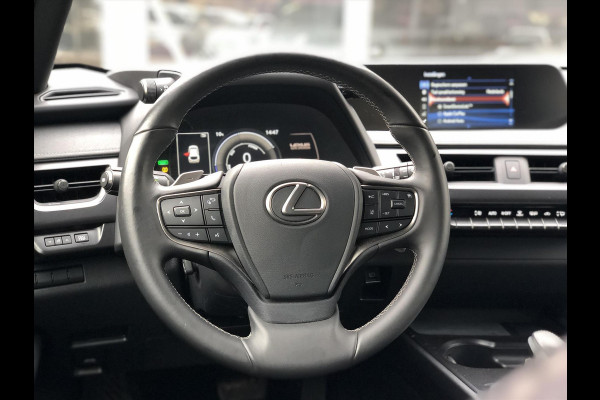 Lexus UX 300e 204pk Business | LED, 17 inch, Apple CarPlay/Android Auto, Parkeercamera, Elektrisch bedienbare stoel, BTW Auto