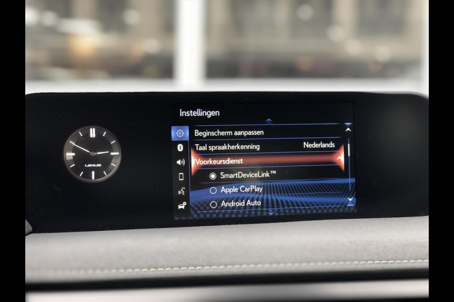 Lexus UX 300e 204pk Business | LED, 17 inch, Apple CarPlay/Android Auto, Parkeercamera, Elektrisch bedienbare stoel, BTW Auto