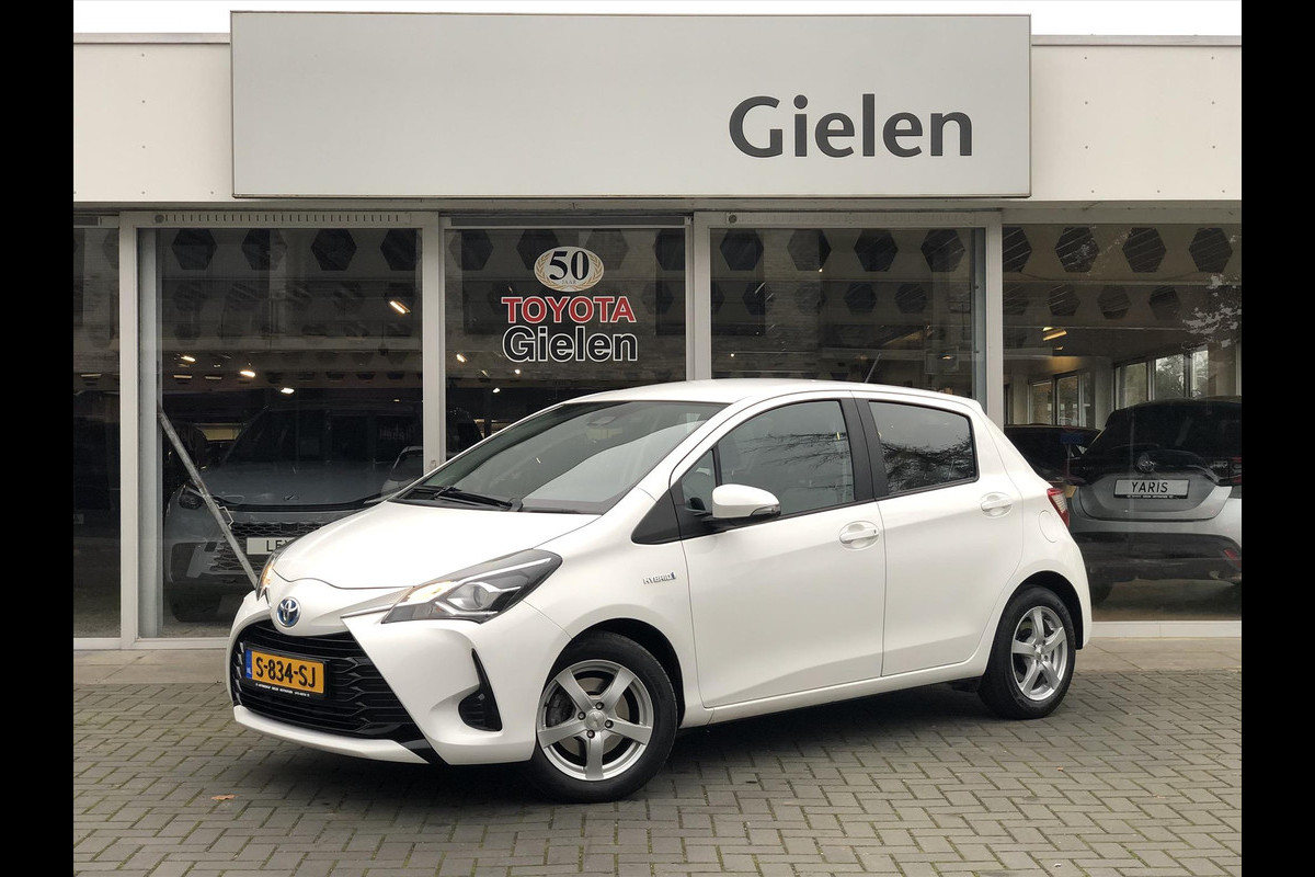 Toyota Yaris 1.5 Hybrid Aspiration Plus | Lichtmetalen velgen, Stoelverwarming, Cruise control, Parkeercamera, Bluetooth, Safety sense