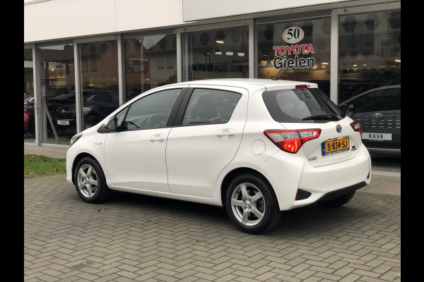 Toyota Yaris 1.5 Hybrid Aspiration Plus | Lichtmetalen velgen, Stoelverwarming, Cruise control, Parkeercamera, Bluetooth, Safety sense