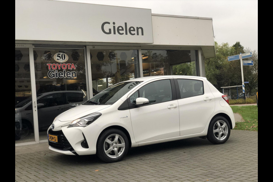 Toyota Yaris 1.5 Hybrid Aspiration Plus | Lichtmetalen velgen, Stoelverwarming, Cruise control, Parkeercamera, Bluetooth, Safety sense