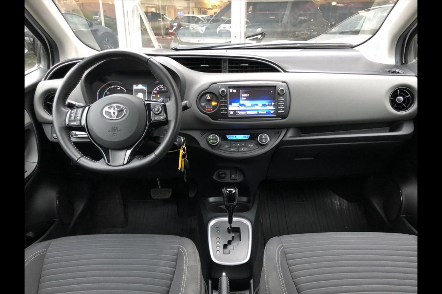 Toyota Yaris 1.5 Hybrid Aspiration Plus | Lichtmetalen velgen, Stoelverwarming, Cruise control, Parkeercamera, Bluetooth, Safety sense