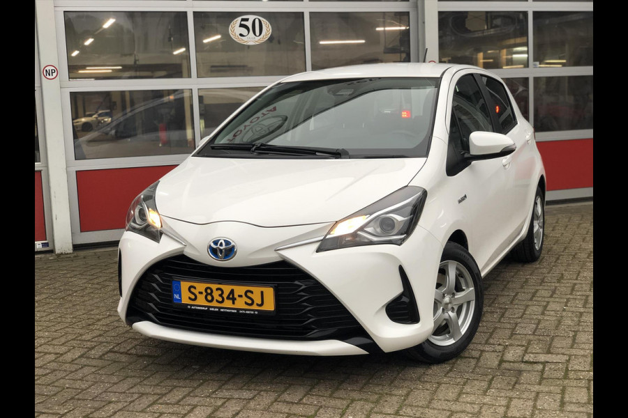 Toyota Yaris 1.5 Hybrid Aspiration Plus | Lichtmetalen velgen, Stoelverwarming, Cruise control, Parkeercamera, Bluetooth, Safety sense