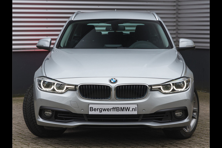 BMW 3 Serie Touring 318i - Trekhaak - LED - Navigatie - Bluetooth