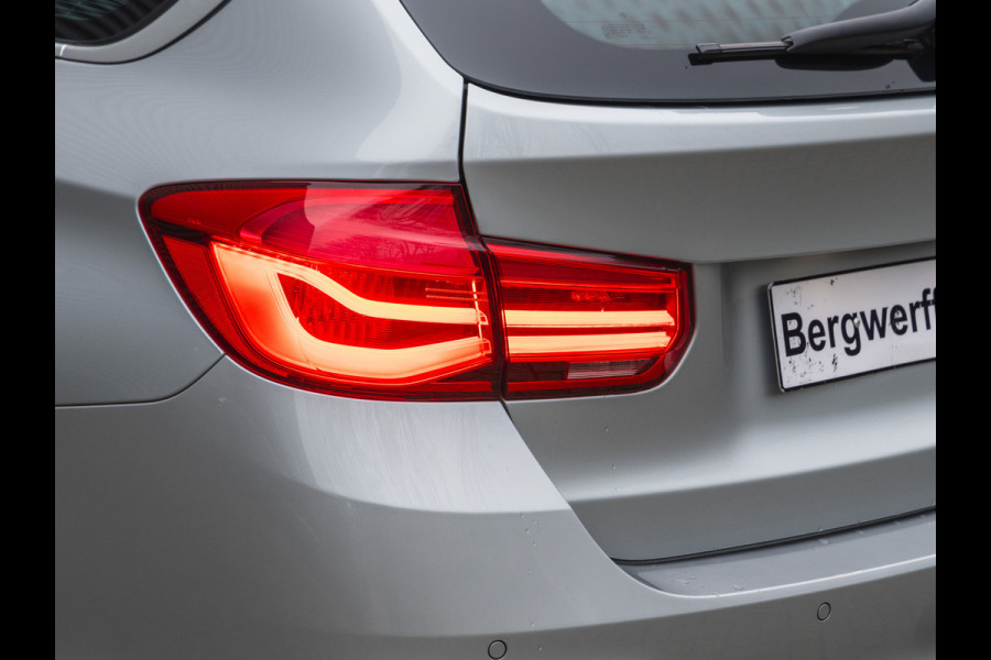 BMW 3 Serie Touring 318i - Trekhaak - LED - Navigatie - Bluetooth