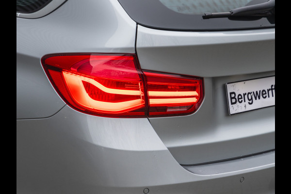 BMW 3 Serie Touring 318i - Trekhaak - LED - Navigatie - Bluetooth