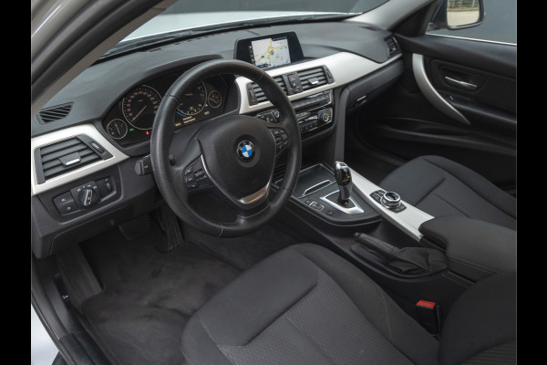 BMW 3 Serie Touring 318i - Trekhaak - LED - Navigatie - Bluetooth