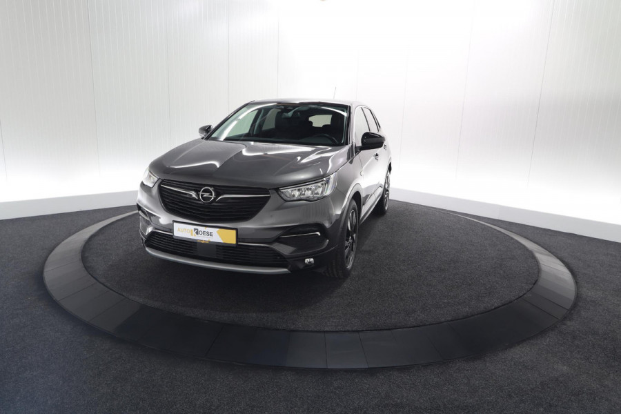 Opel Grandland X Turbo 130pk Automaat Innovation | Camera | Parkeersensoren | Apple Carplay