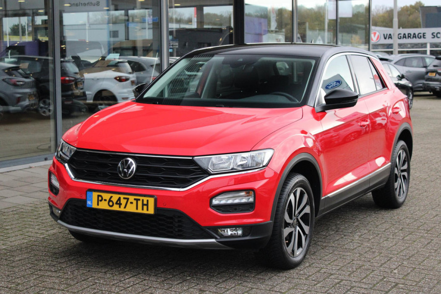 Volkswagen T-Roc 1.5 TSI Sport Business R | Trekhaak | Sensoren voor en achter | Stoelverwarming