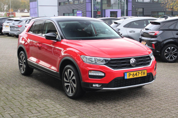 Volkswagen T-Roc 1.5 TSI Sport Business R | Trekhaak | Sensoren voor en achter | Stoelverwarming