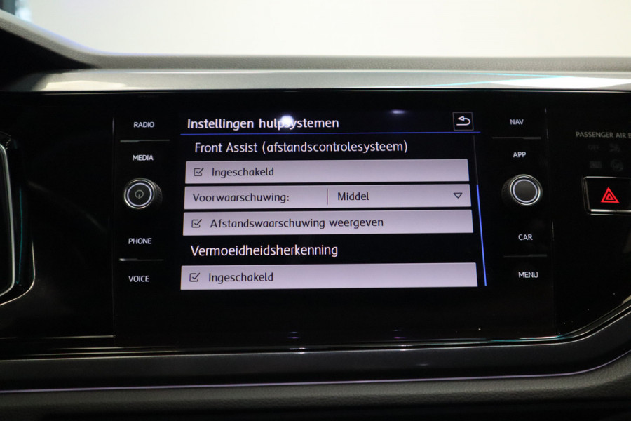 Volkswagen Polo 1.0 TSI Highline Business R Automaat 16-LMV, Navigatie VCP. * 2e Paasdag zijn wij geopend van 12:00 tot 17:00uur! *