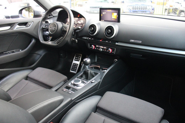 Audi A3 Sportback 30 TFSI Advance Sport 3x S-Line Virtual Cockpit Matrix PDC 18''