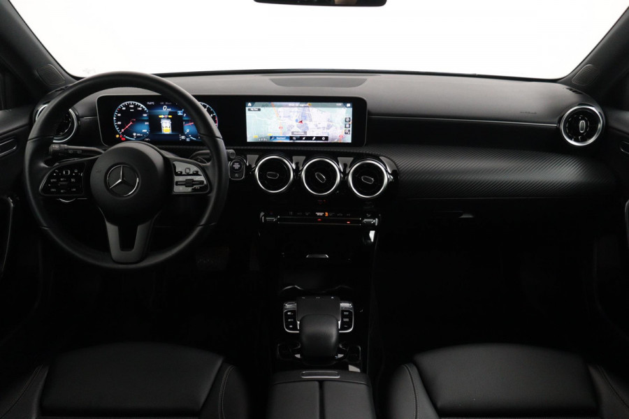 Mercedes-Benz A-Klasse 180 Business Solution Sport Automaat (NAVIGATIE, CAMERA, STOELVERWARMING, 1e EIGENAAR, GOED ONDERHOUDEN)