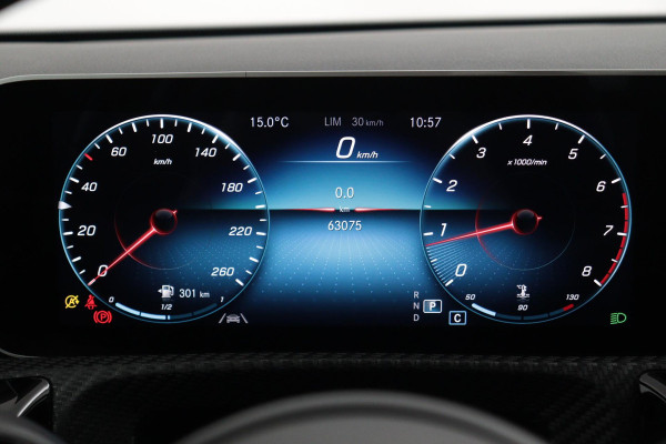 Mercedes-Benz A-Klasse 180 Business Solution Sport Automaat (NAVIGATIE, CAMERA, STOELVERWARMING, 1e EIGENAAR, GOED ONDERHOUDEN)