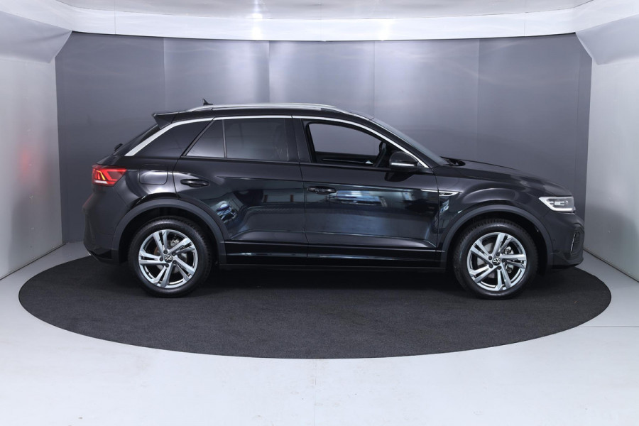 Volkswagen T-Roc 1.5 TSI R-Line 150 pk Automaat (DSG) | Private lease vanaf € 697,- pm | Navigatie | Parkeersensoren (Park assist) | Achteruitrijcamera | Adaptieve cruise control | Stoelverwarming |