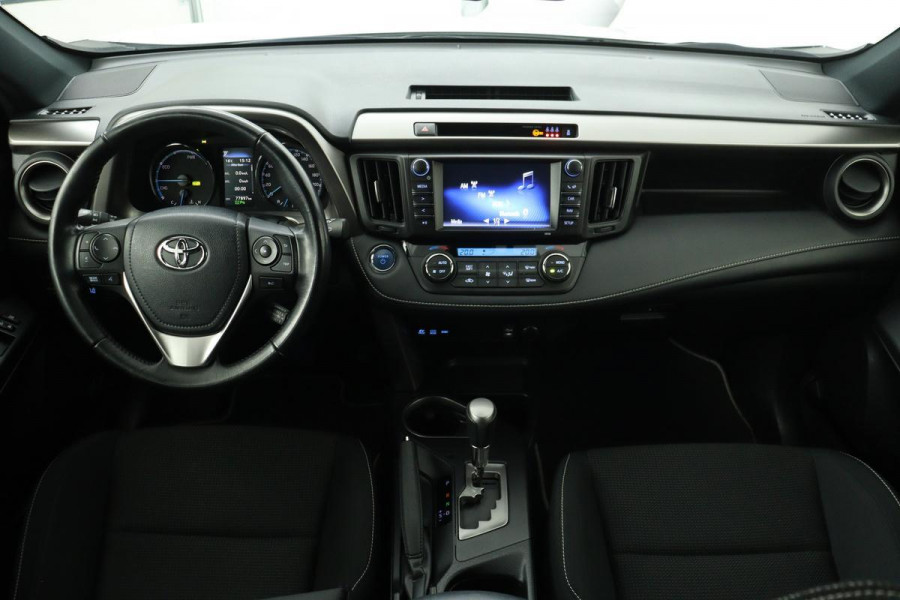 Toyota RAV4 2.5 Hybrid AWD Dynamic | Trekhaak | Camera | Full LED | Keyless | Climate control | Bluetooth | PDC | Cruise control