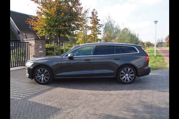 Volvo V60 2.0 T6 Recharge AWD Business Pro | Plug-in Hybride | Trekhaak | Apple Carplay NL-Auto |