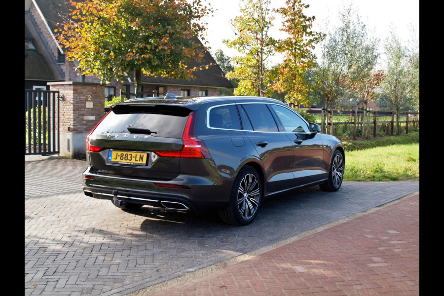 Volvo V60 2.0 T6 Recharge AWD Business Pro | Plug-in Hybride | Trekhaak | Apple Carplay NL-Auto |