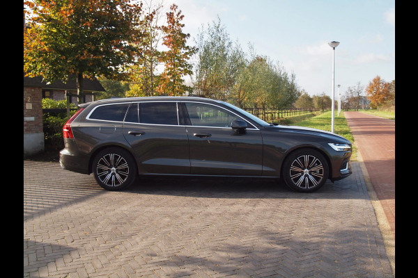 Volvo V60 2.0 T6 Recharge AWD Business Pro | Plug-in Hybride | Trekhaak | Apple Carplay NL-Auto |