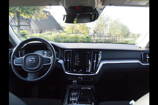 Volvo V60 2.0 T6 Recharge AWD Business Pro | Plug-in Hybride | Trekhaak | Apple Carplay NL-Auto |