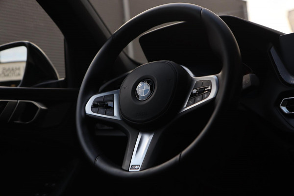 BMW 1-serie 118i M Sport / H&K / HUD / LIVE COCKPIT / LEDER / CAMERA / CARPLAY / 19''