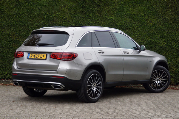 Mercedes-Benz GLC GLC 300 e 4M AMG line | Trekhaak Panorama Sfeerverlichting 20 inch AMG