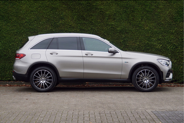 Mercedes-Benz GLC GLC 300 e 4M AMG line | Trekhaak Panorama Sfeerverlichting 20 inch AMG