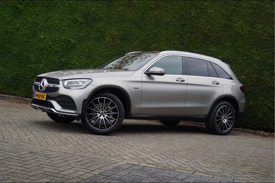 Mercedes-Benz GLC GLC 300 e 4M AMG line | Trekhaak Panorama Sfeerverlichting 20 inch AMG