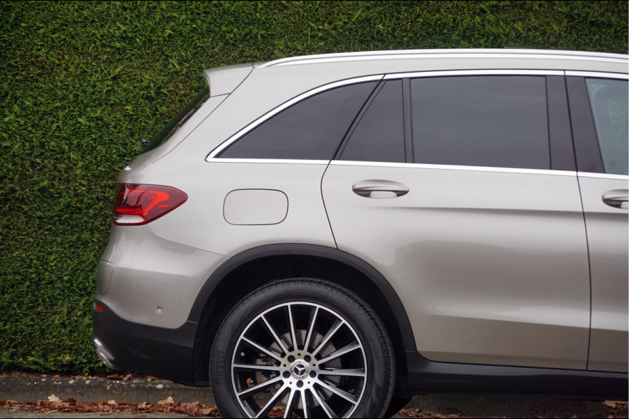 Mercedes-Benz GLC GLC 300 e 4M AMG line | Trekhaak Panorama Sfeerverlichting 20 inch AMG