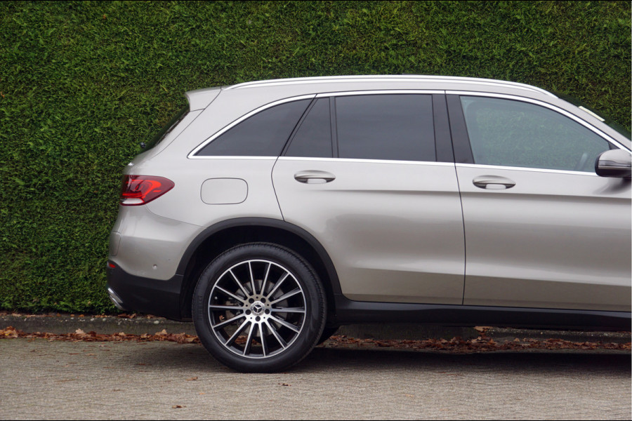 Mercedes-Benz GLC GLC 300 e 4M AMG line | Trekhaak Panorama Sfeerverlichting 20 inch AMG