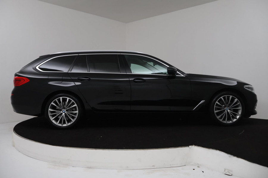 BMW 5 Serie Touring 520i High Executive Edition Automaat (TREKHAAK, NAVIGATIE, ELEKT STOELEN, VIRTUAL, NL-AUTO, DEALER ONDERHOUD)