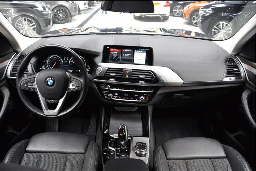 BMW X3 xDrive20i Navi Leer Camera Elektr. achterklep Virtual Elektr. trekhaak Stuurverwarming Sportstoelen PDC Climate voor & achter  19'' LM velgen