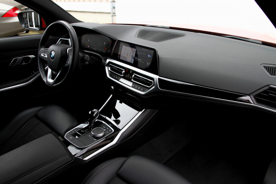 BMW 3 Serie Touring 320i High Executive Sport line | Shadow | Stuurwiel verwarmd