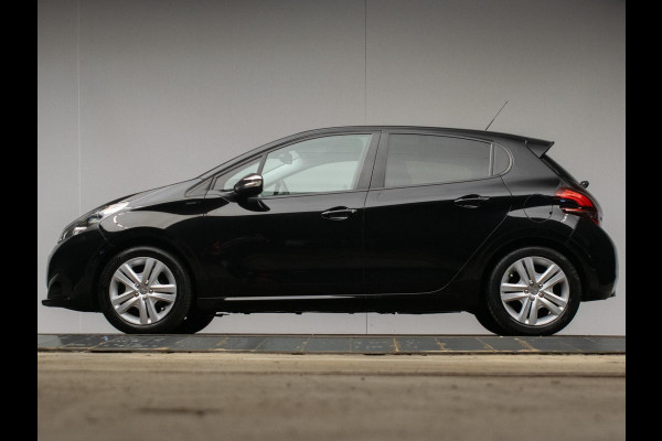 Peugeot 208 1.2 PureTech Signature Sport (APPLE CARPLAY,NAVI,CRUISE,PDC,SPORTSTOELEN,LM VELGEN)