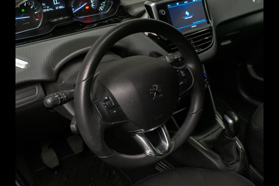 Peugeot 208 1.2 PureTech Signature Sport (APPLE CARPLAY,NAVI,CRUISE,PDC,SPORTSTOELEN,LM VELGEN)