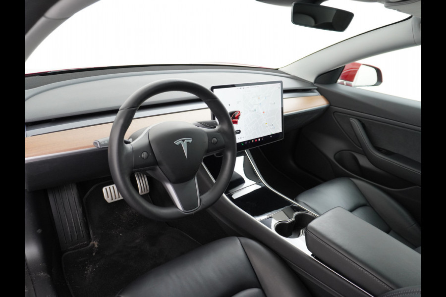 Tesla Model 3 Performance 513pk 3,4 sec 0-100 ! 20"lm FSD-vb. AutoPilot Carbon-Spoiler Premium-HiFi Pano.dak Camera Leer Adaptive-Cruise+Stop& Navigatiesysteem full map LED-a+v Comfortstoel(en) ACC Dual-ECC DAB Voorverwarmen interieur via App Keyless via Telefoonsleutel One-Pedal-Drive 4wd Rode Remklauwen Carbon-Spoiler Premium Audio Veel grip door 4WD vierwielaandrijving.  Origineel Nederlandse auto !